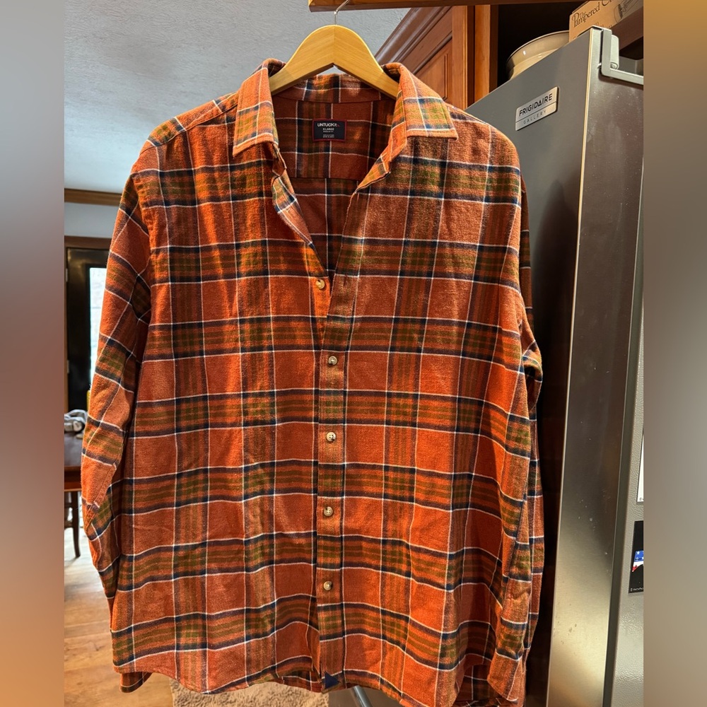 Men’s Untuckit XL Shirt